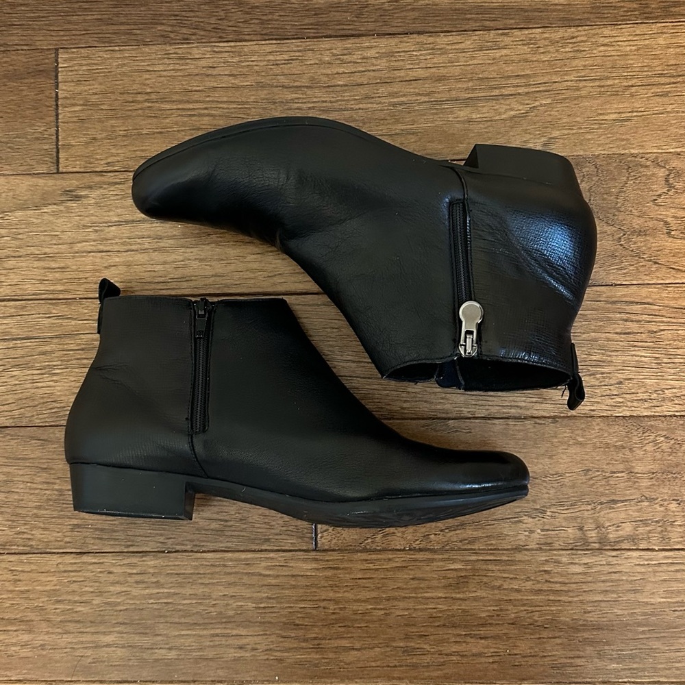 Woman’s Black Leather Ankle Boots, Munro Shoes